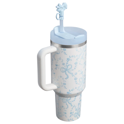 Stanley x LoveShackFancy Holiday Quencher H2.0 – 40 OZ, Coquette Bow Winter Ice